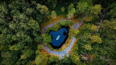 Ruskeala山地公园的地下湖， 俄罗斯卡累利阿