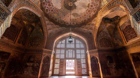 Geometry of glory