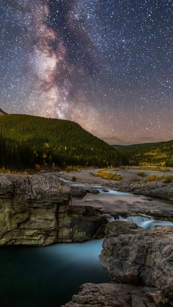 The Milky Way takes a bow over Elbow River