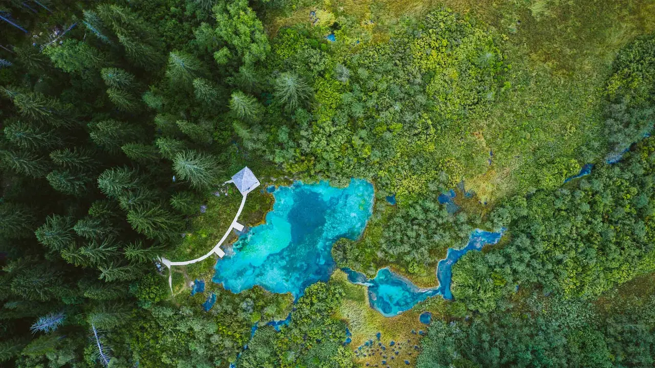 A lake that never freezes