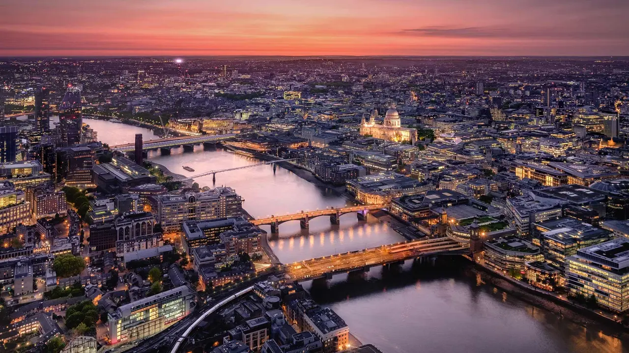Row your boat gently down the Thames