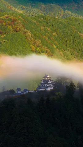 Eine Burg in den Wolken