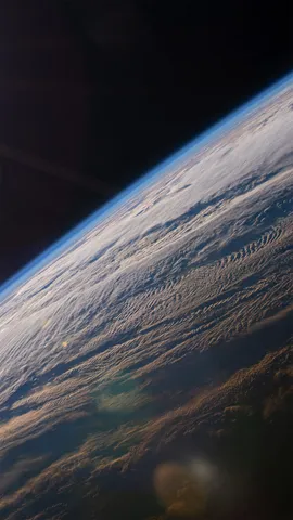 如此接近，却又如此遥远