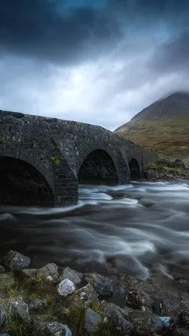 Et au milieu coule une rivi&egrave;re&hellip;