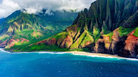 Kalalau, entre terre sacr&eacute;e et oc&eacute;an