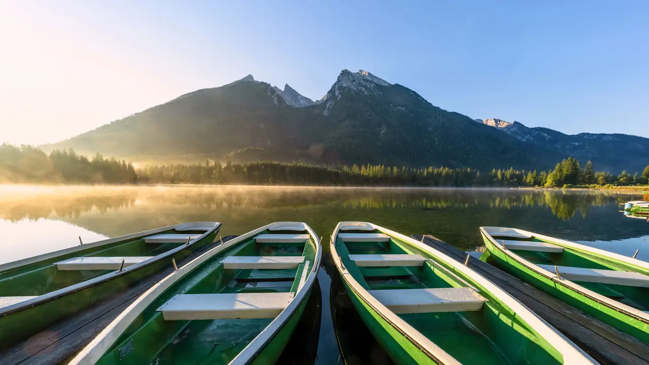 Boote, Berge und B&auml;ume