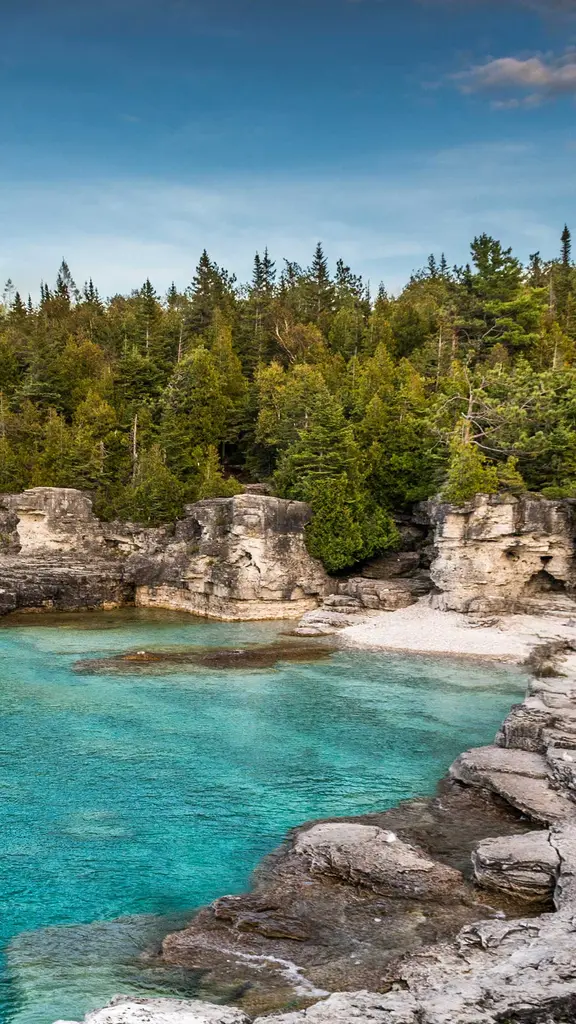 Calas, acantilados y aguas cristalinas