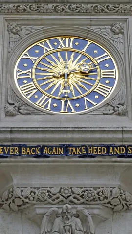 Tick tock, light o'clock