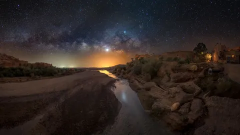 Vedute cosmiche su tonalit&agrave; terrestri