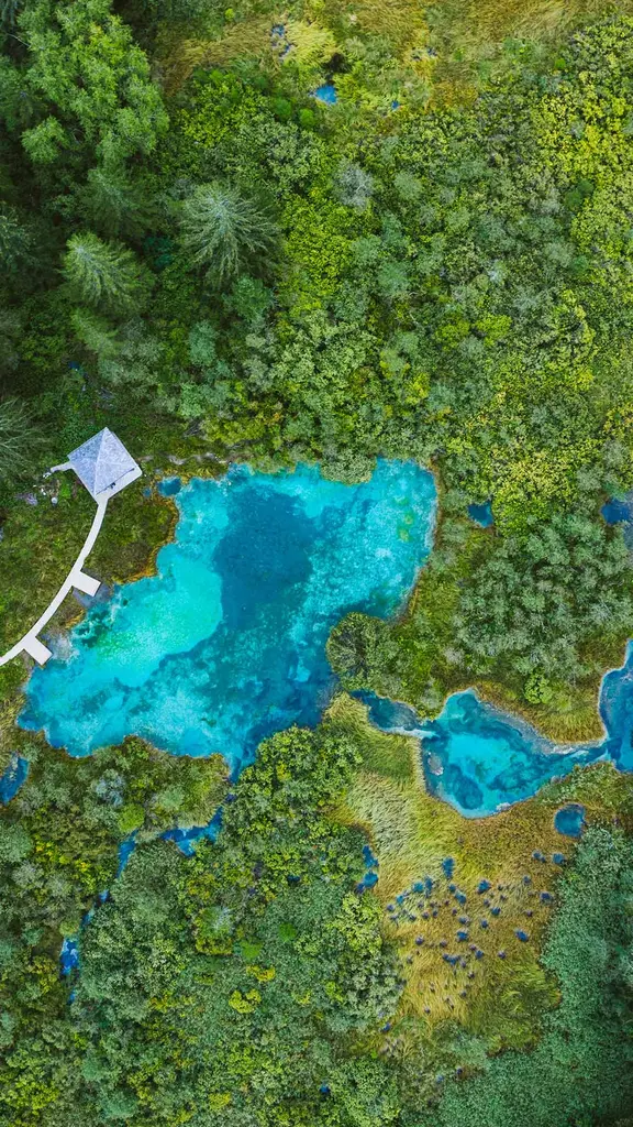 A lake that never freezes