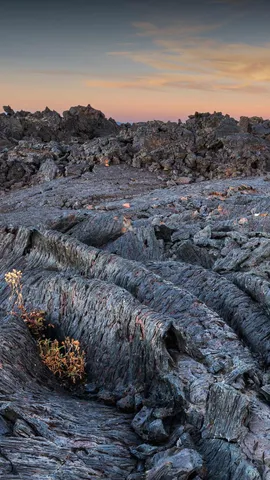 月面と思わせるユニークな風景