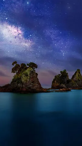 伊豆半岛海岸附近的 Minokake-Iwa 奇岩群，日本