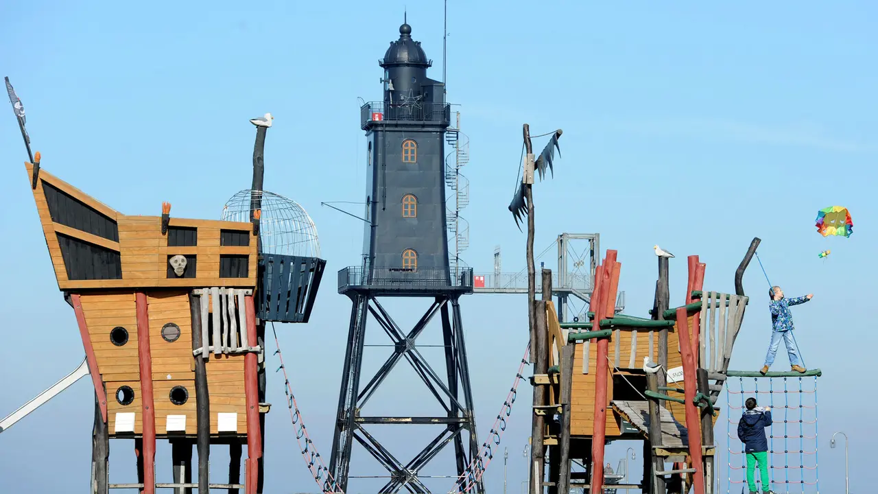 Avast, landlubbers!