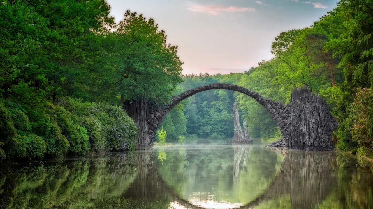 Der See und seine Br&uuml;cke uns entz&uuml;cke!